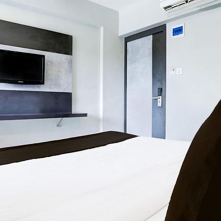 Super Townhouse Oak Vashi Hotel Turambhe Exterior photo