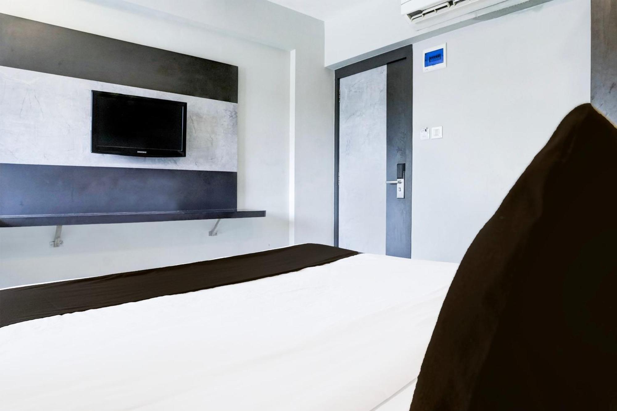 Super Townhouse Oak Vashi Hotel Turambhe Exterior photo