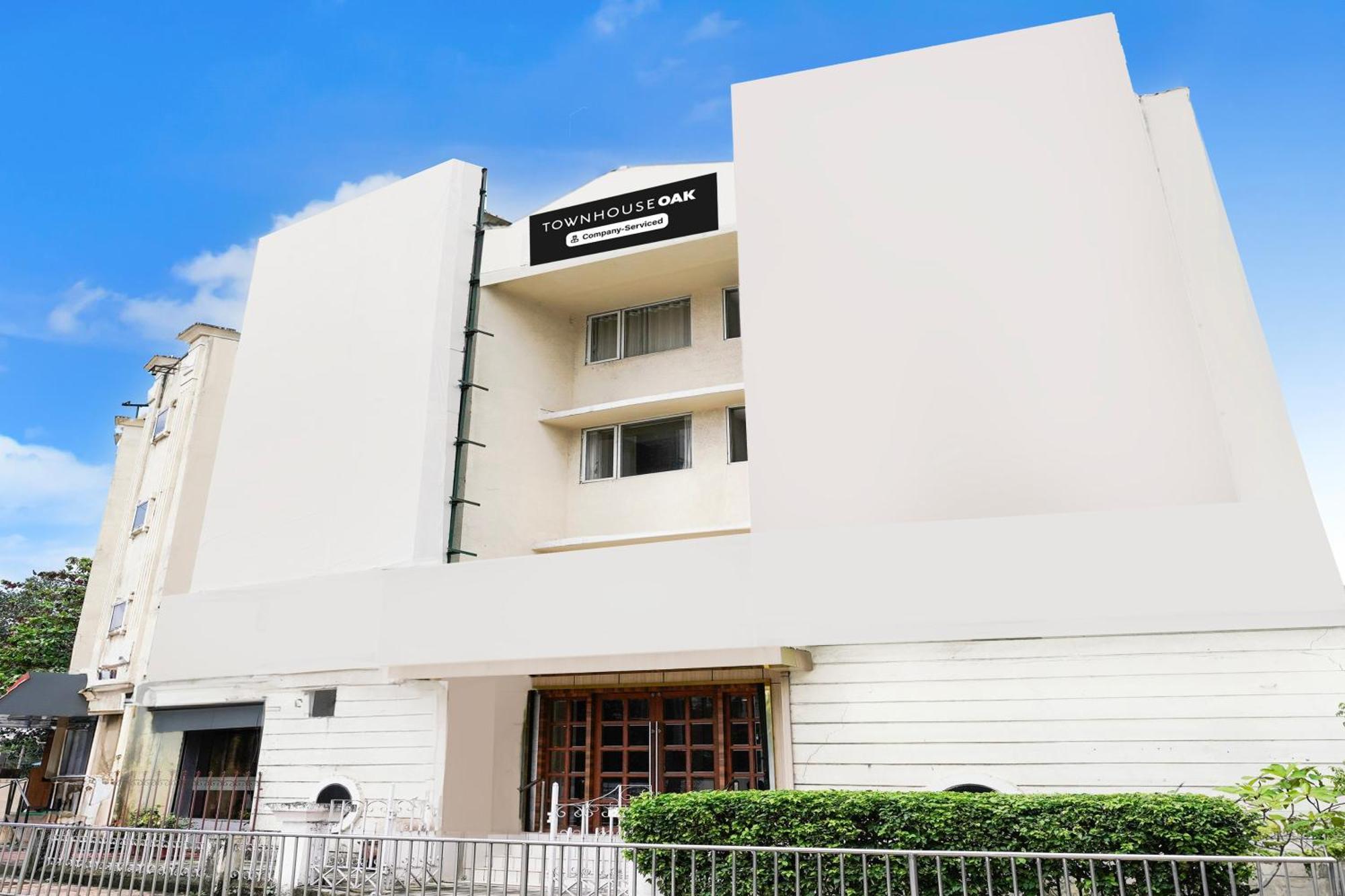 Super Townhouse Oak Vashi Hotel Turambhe Exterior photo