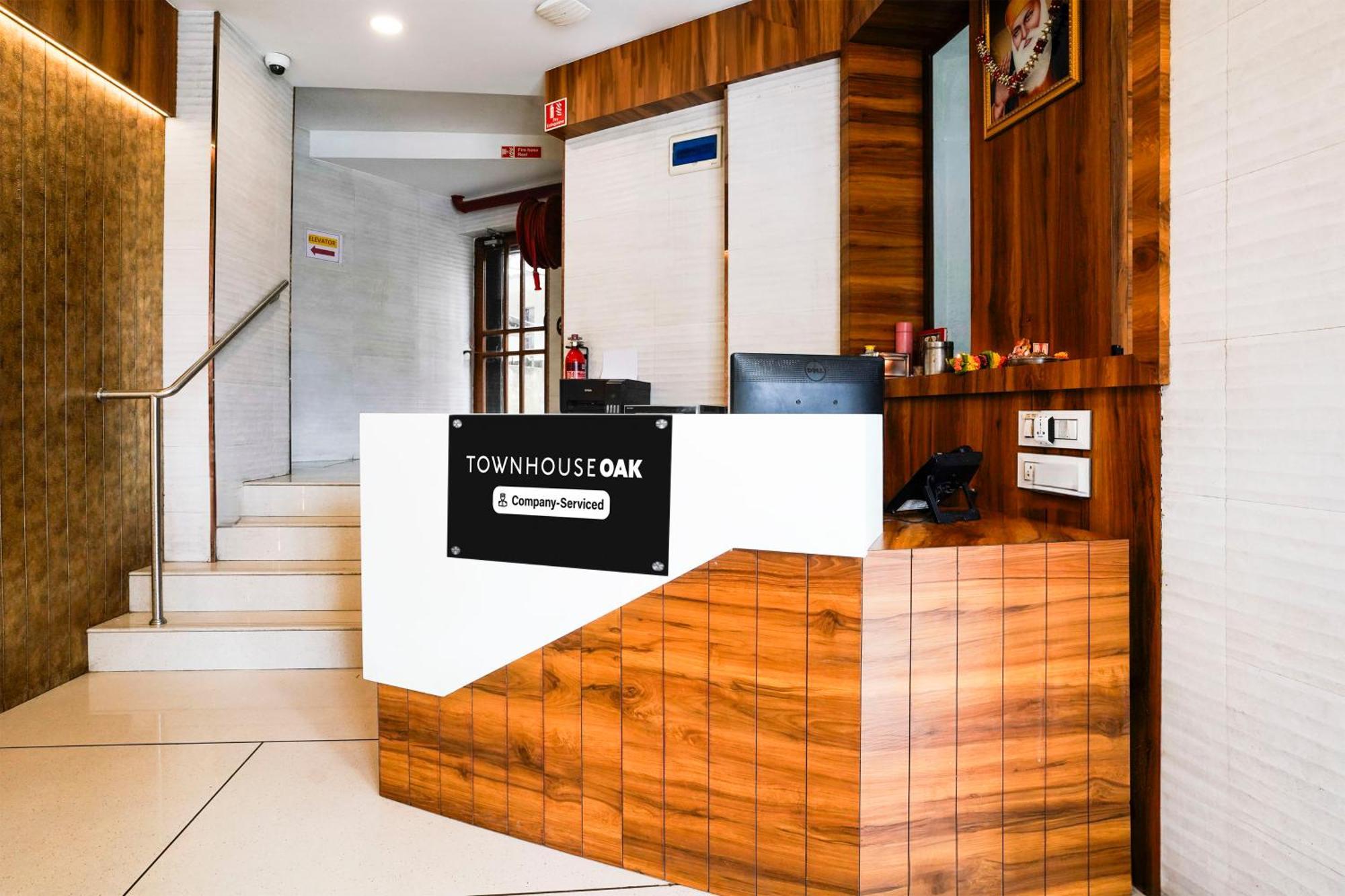 Super Townhouse Oak Vashi Hotel Turambhe Exterior photo