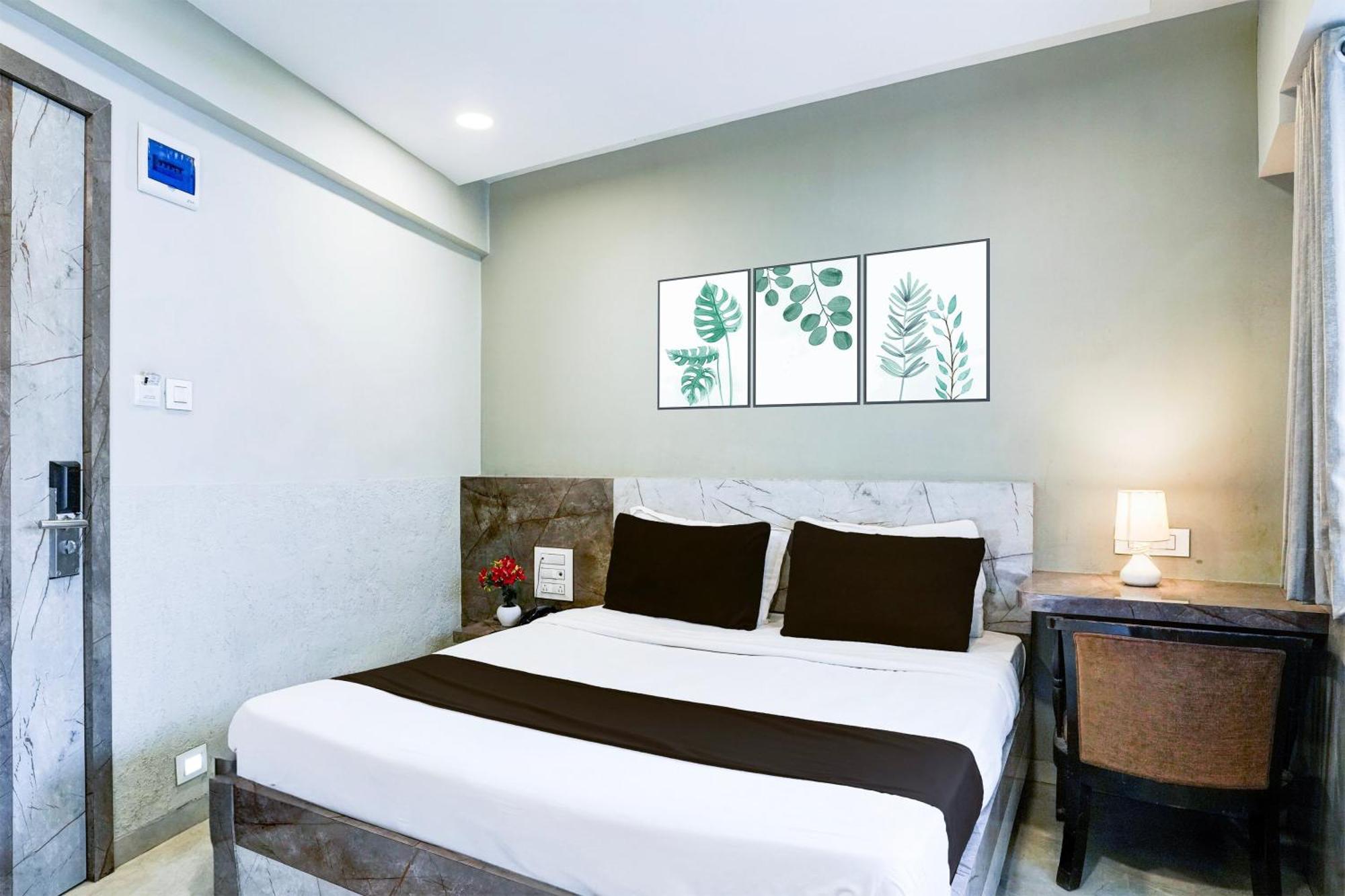 Super Townhouse Oak Vashi Hotel Turambhe Exterior photo