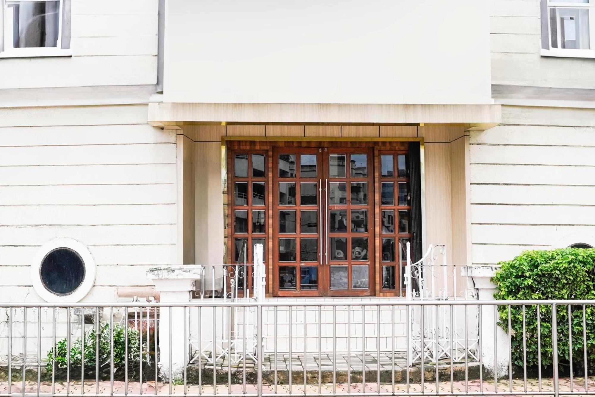 Super Townhouse Oak Vashi Hotel Turambhe Exterior photo