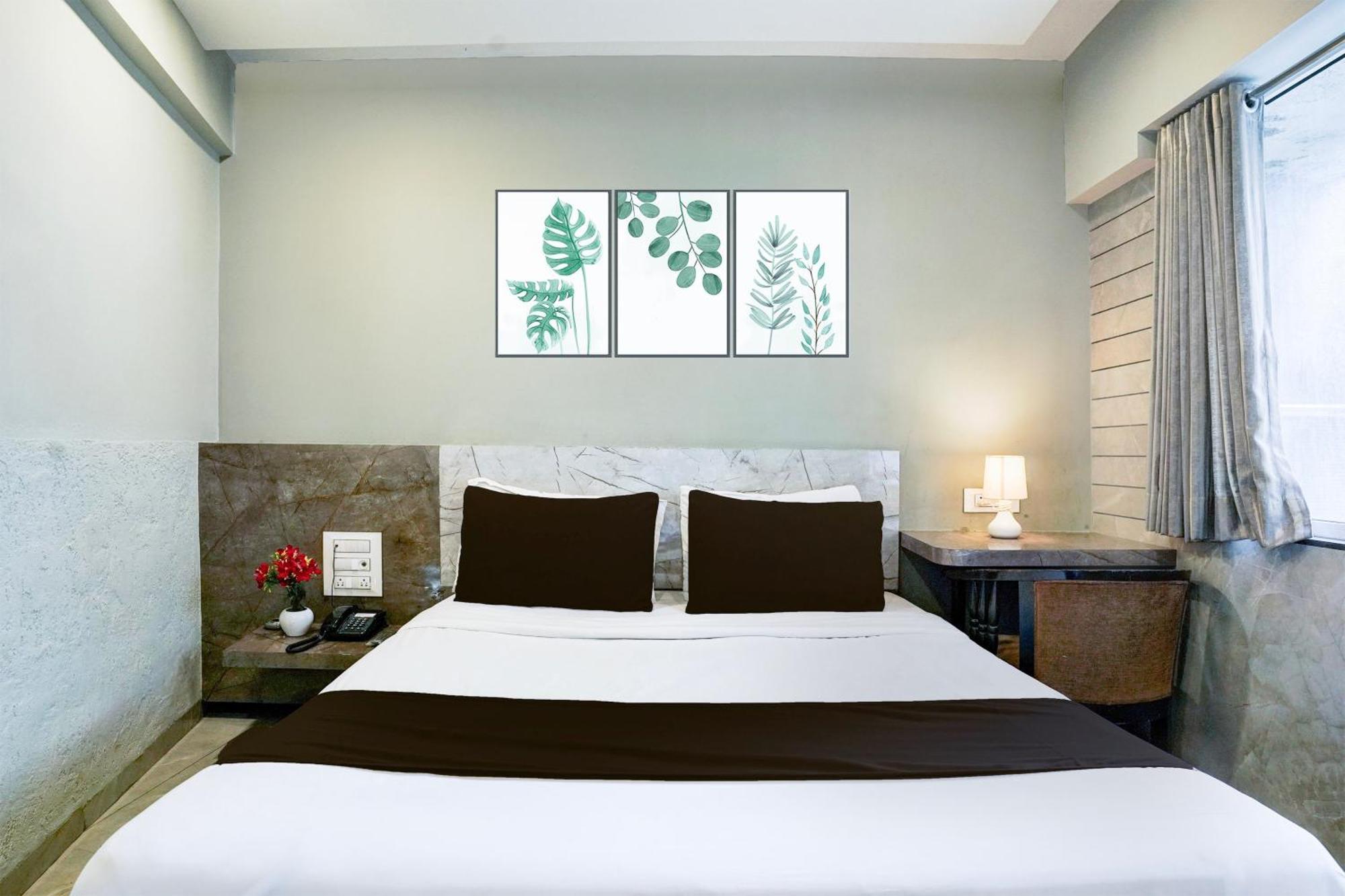 Super Townhouse Oak Vashi Hotel Turambhe Exterior photo